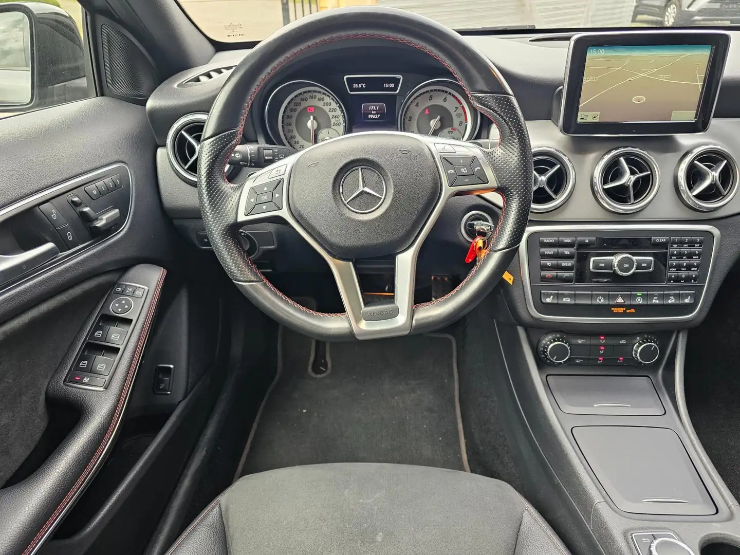 Mercedes-Benz GLA 250 4Matic AMG Edition 1 | Pano | Als nieuw! | Gris - 2