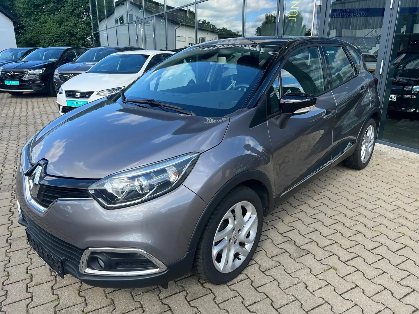 Renault Captur Luxe Automatik +Kamera + Navi +Sitzheizung + Grau - 2