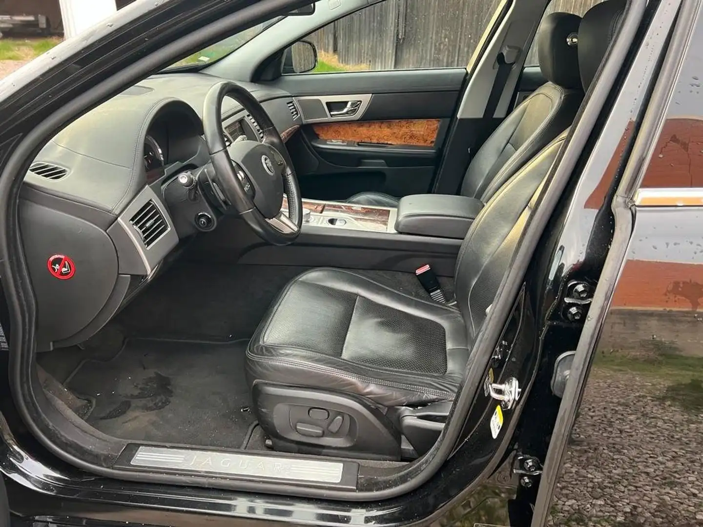 Jaguar XF XF 3.0i V6 Luxury 'Speciale Edition' Zwart - 2