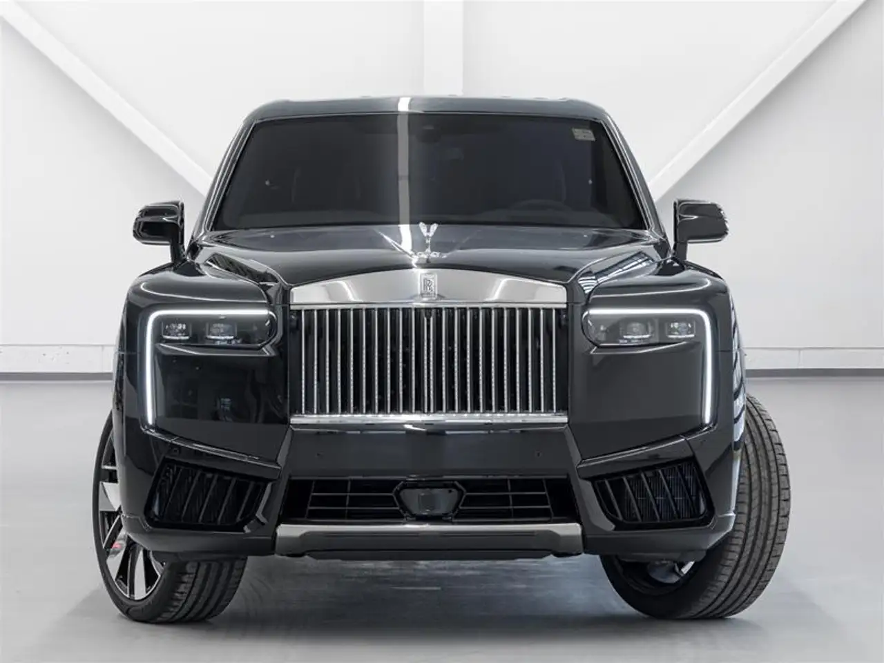 Rolls-Royce Cullinan снимка Rolls-Royce Cullinan