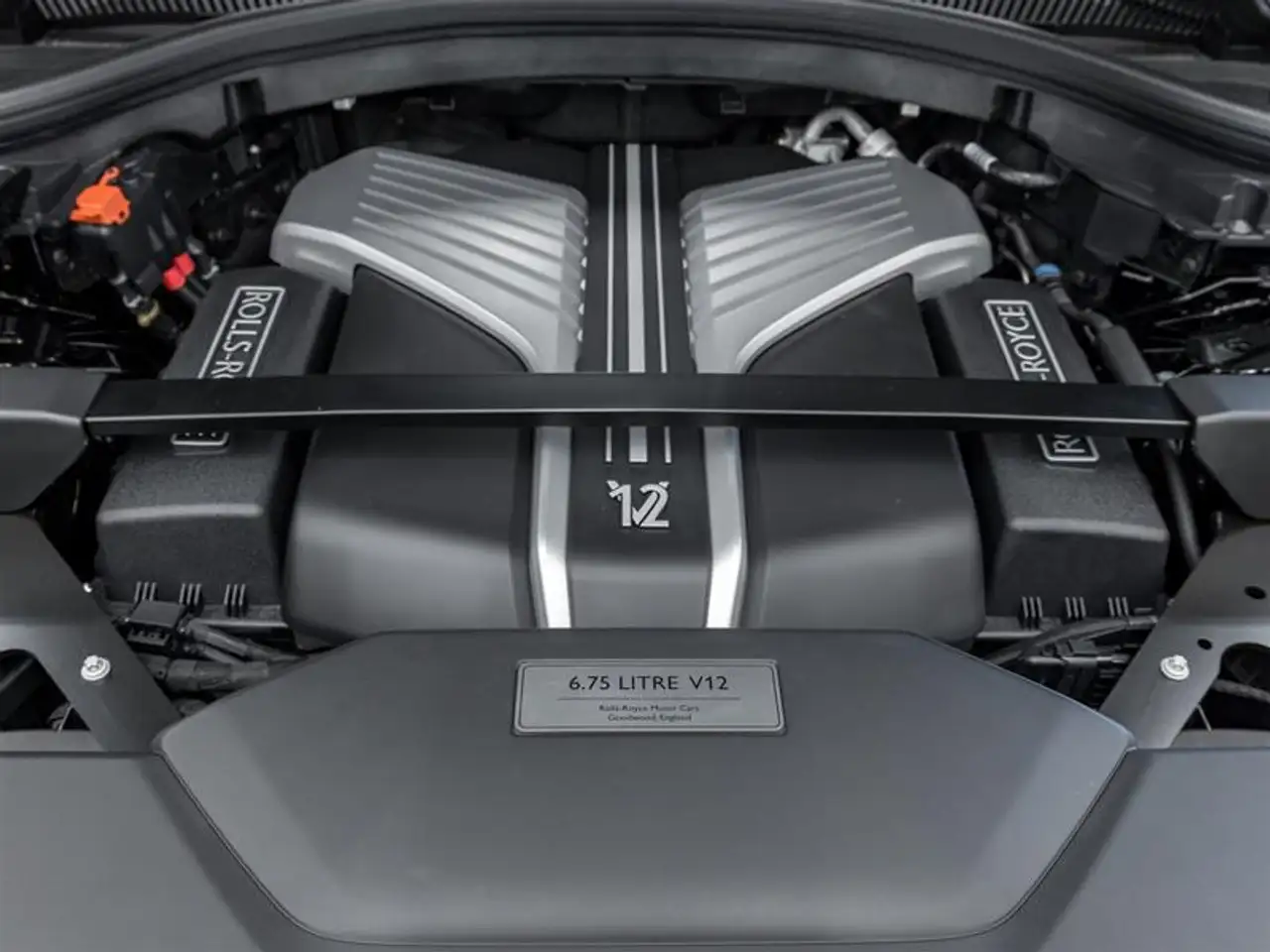 Rolls-Royce Cullinan снимка Rolls-Royce Cullinan