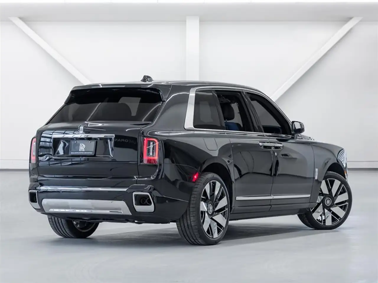 Rolls-Royce Cullinan снимка Rolls-Royce Cullinan