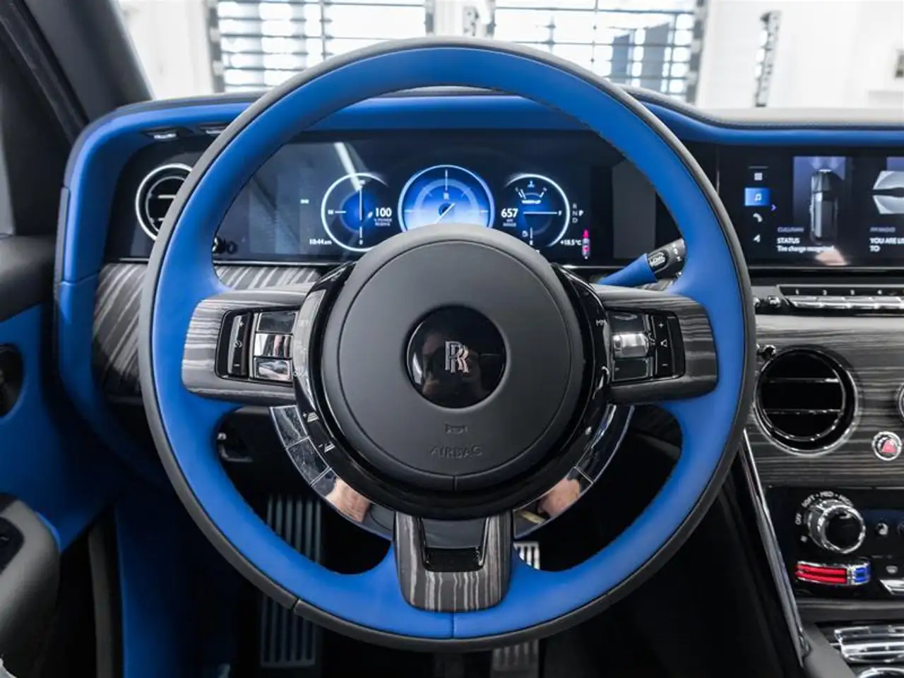 Rolls-Royce Cullinan снимка Rolls-Royce Cullinan