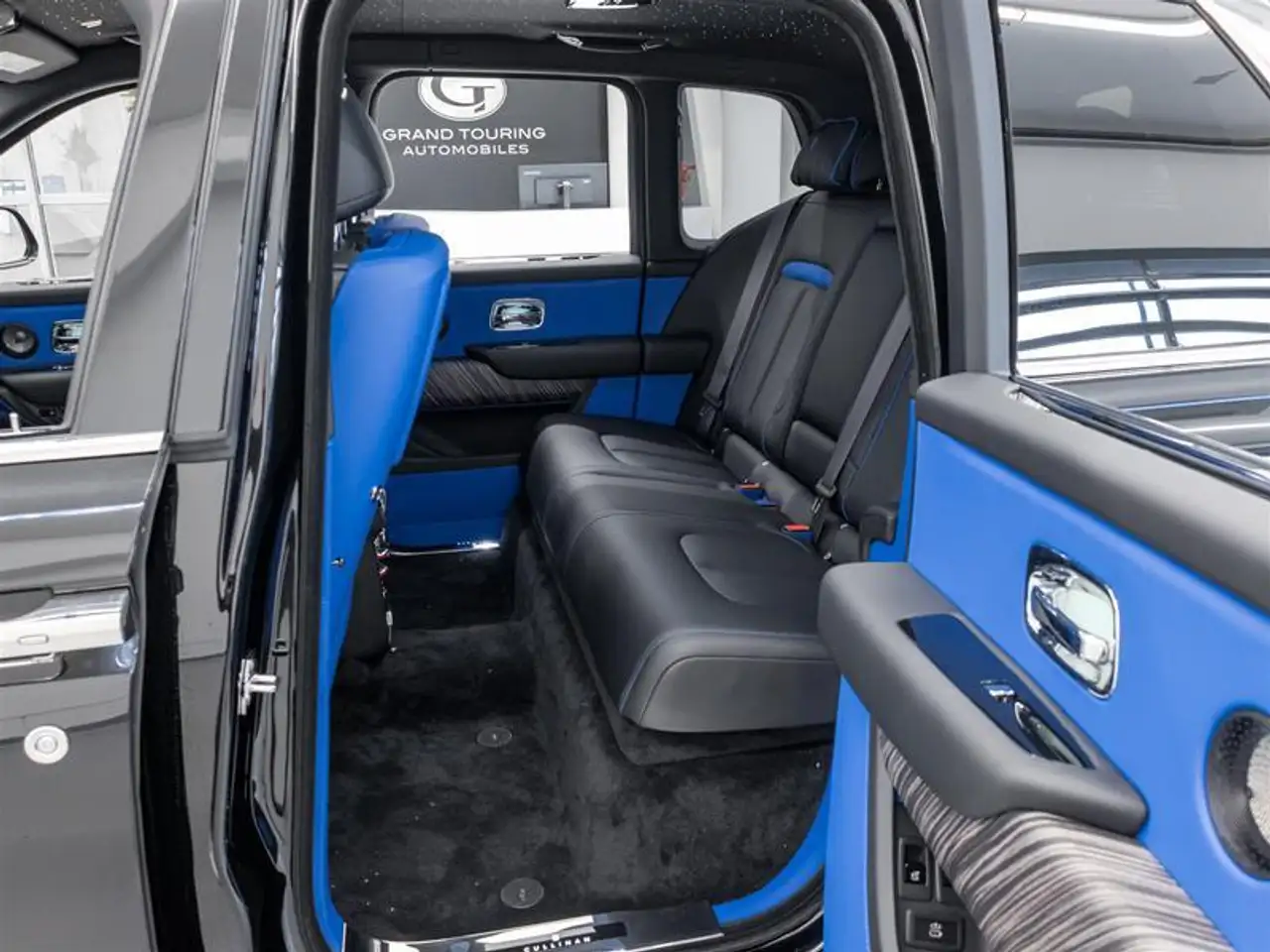 Rolls-Royce Cullinan снимка Rolls-Royce Cullinan