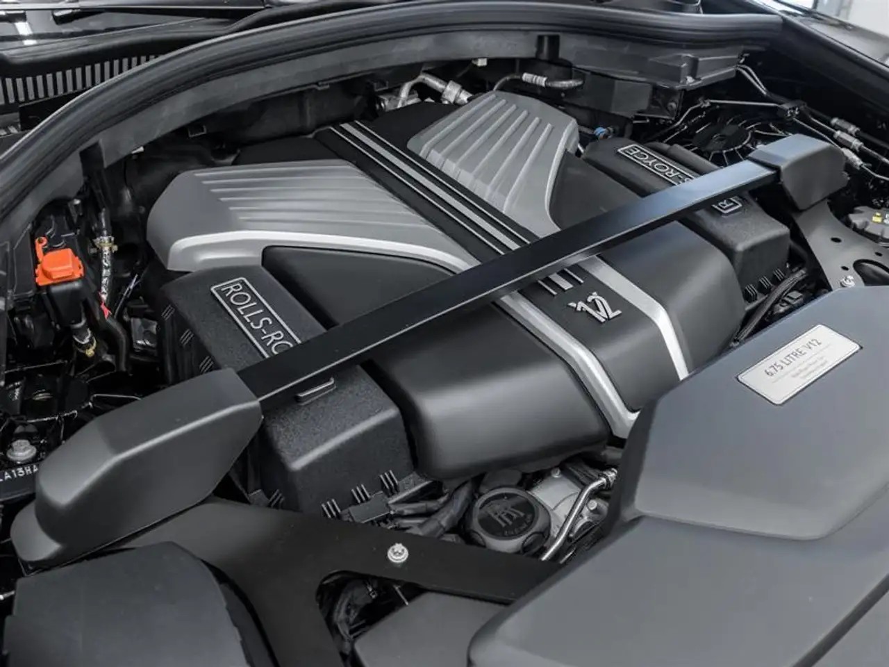 Rolls-Royce Cullinan снимка Rolls-Royce Cullinan