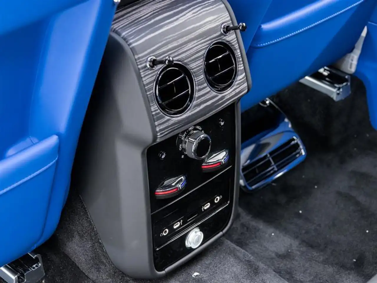 Rolls-Royce Cullinan снимка Rolls-Royce Cullinan