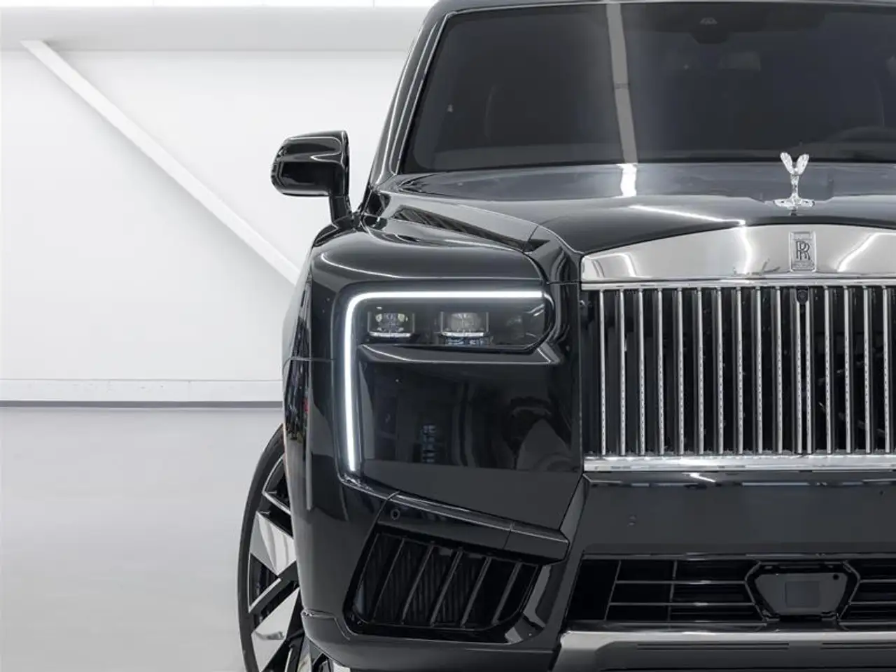 Rolls-Royce Cullinan снимка Rolls-Royce Cullinan