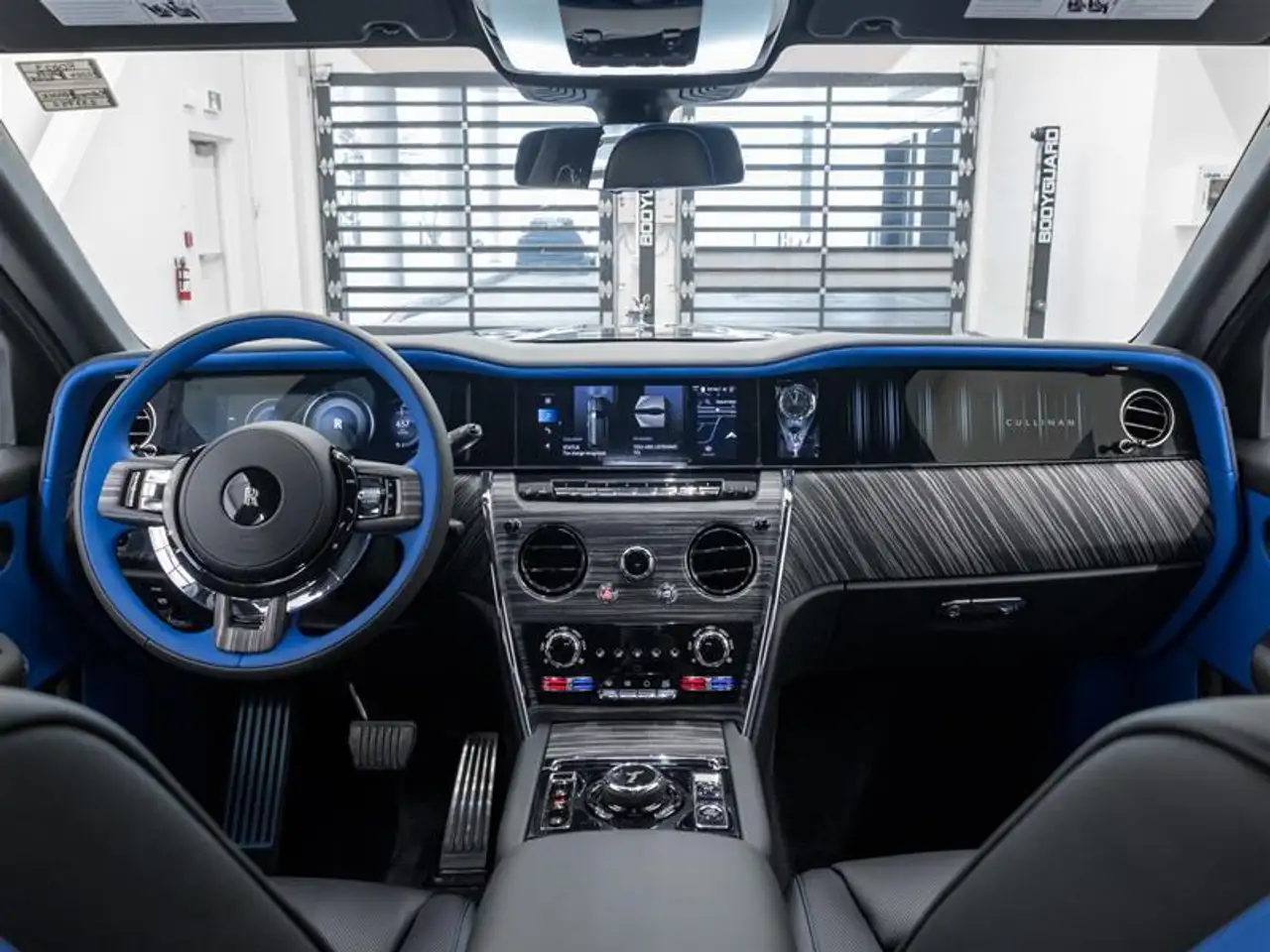 Rolls-Royce Cullinan снимка Rolls-Royce Cullinan