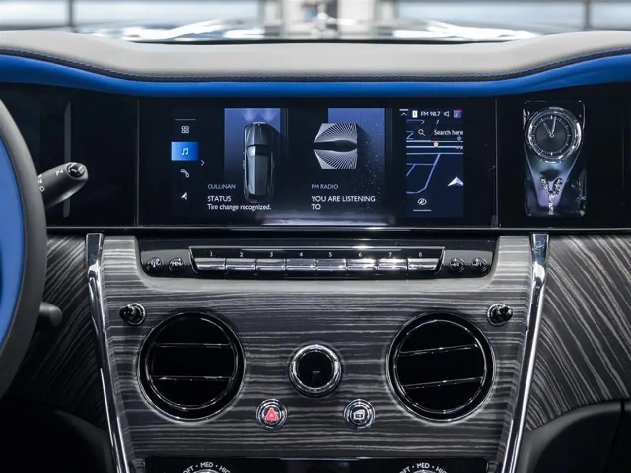 Rolls-Royce Cullinan снимка Rolls-Royce Cullinan