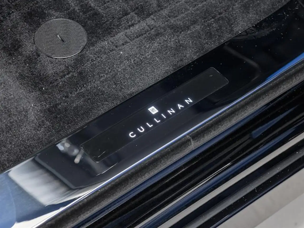 Rolls-Royce Cullinan снимка Rolls-Royce Cullinan