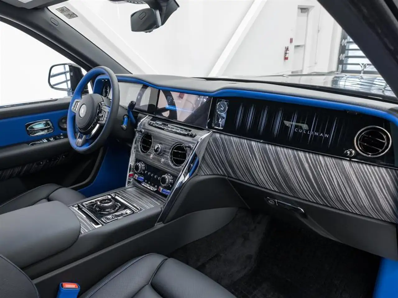 Rolls-Royce Cullinan снимка Rolls-Royce Cullinan