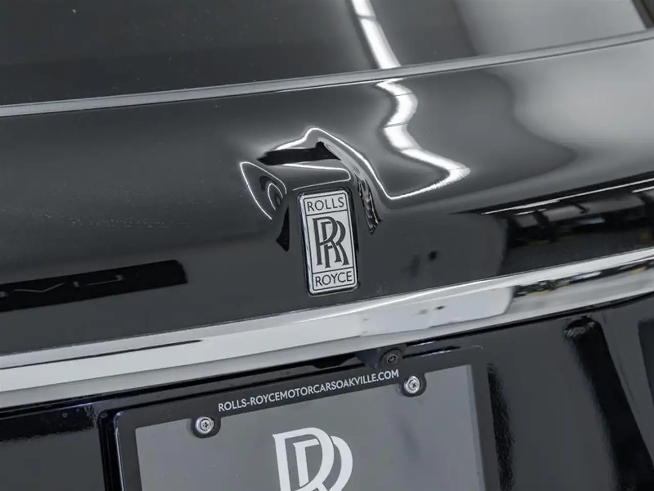 Rolls-Royce Cullinan снимка Rolls-Royce Cullinan