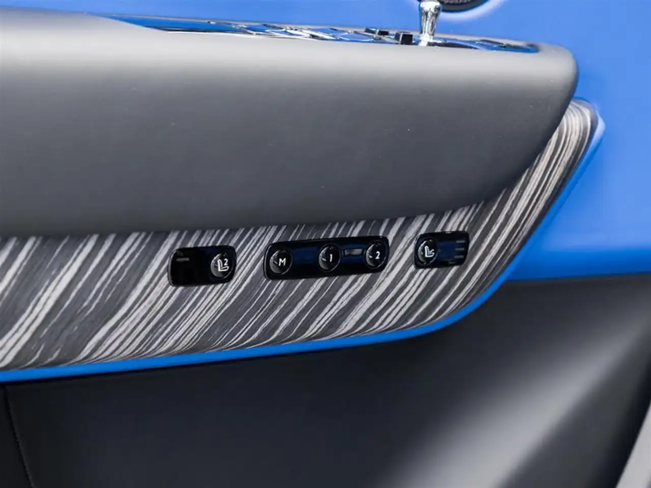Rolls-Royce Cullinan снимка Rolls-Royce Cullinan