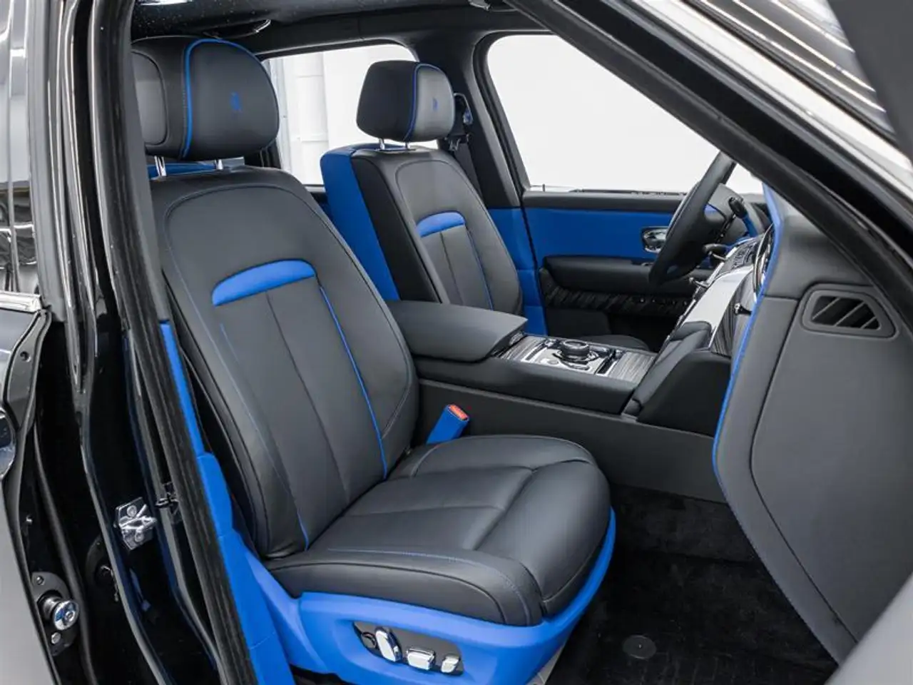 Rolls-Royce Cullinan снимка Rolls-Royce Cullinan
