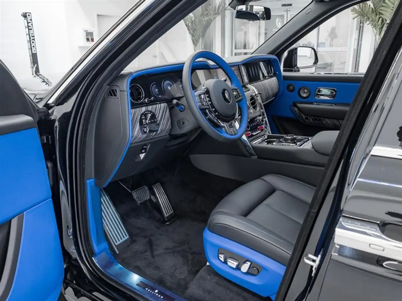 Rolls-Royce Cullinan снимка Rolls-Royce Cullinan