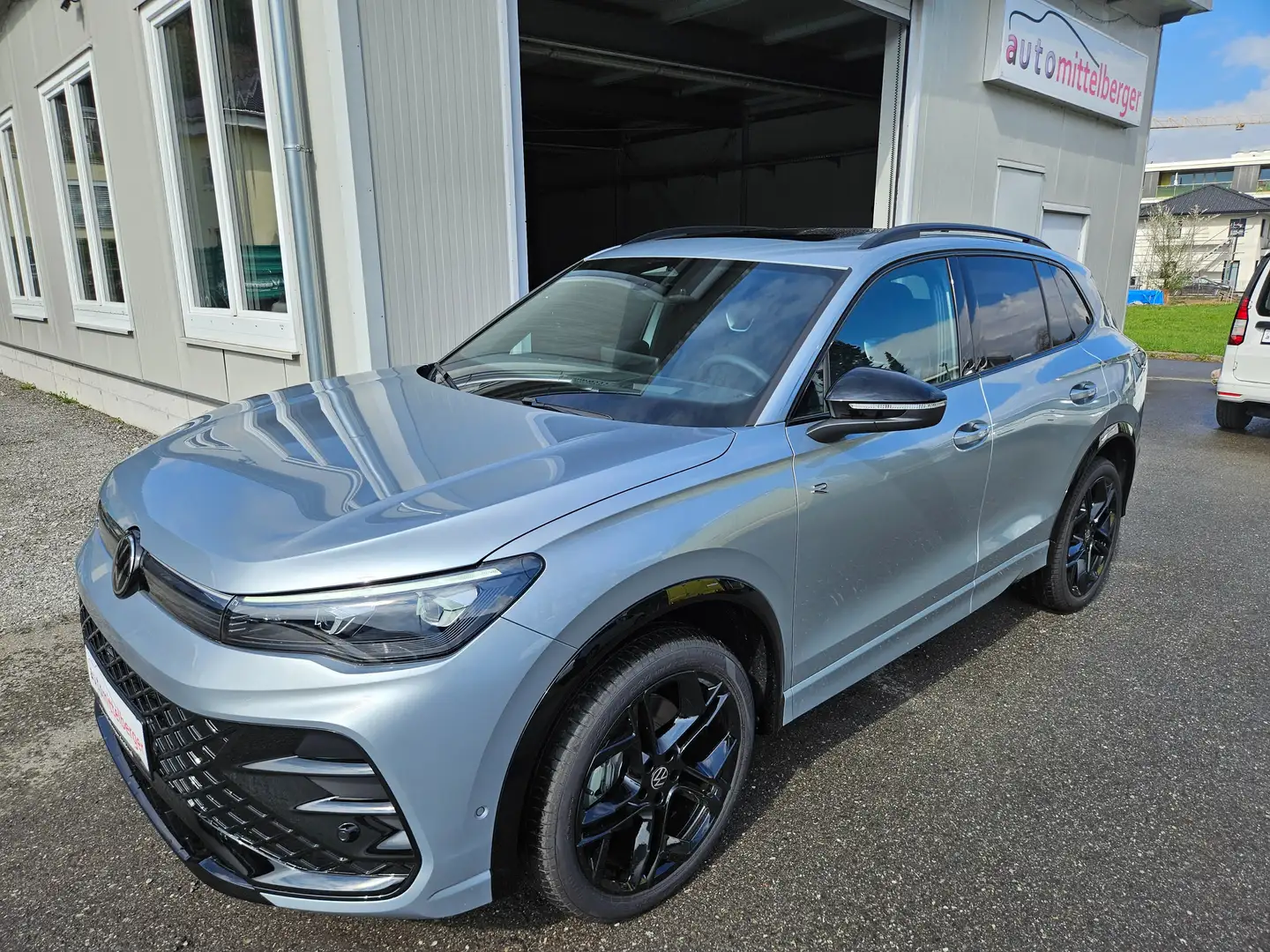 Volkswagen Tiguan 2.0 TDI 193 PS 4Motion R-Line AHV. IQ.Light, Pano. Rot - 1