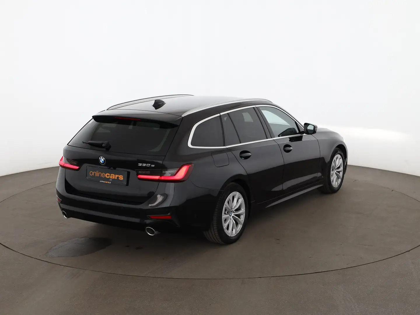 BMW 330 e Touring Advantage Aut LED LEDER NAVI H/K Schwarz - 2