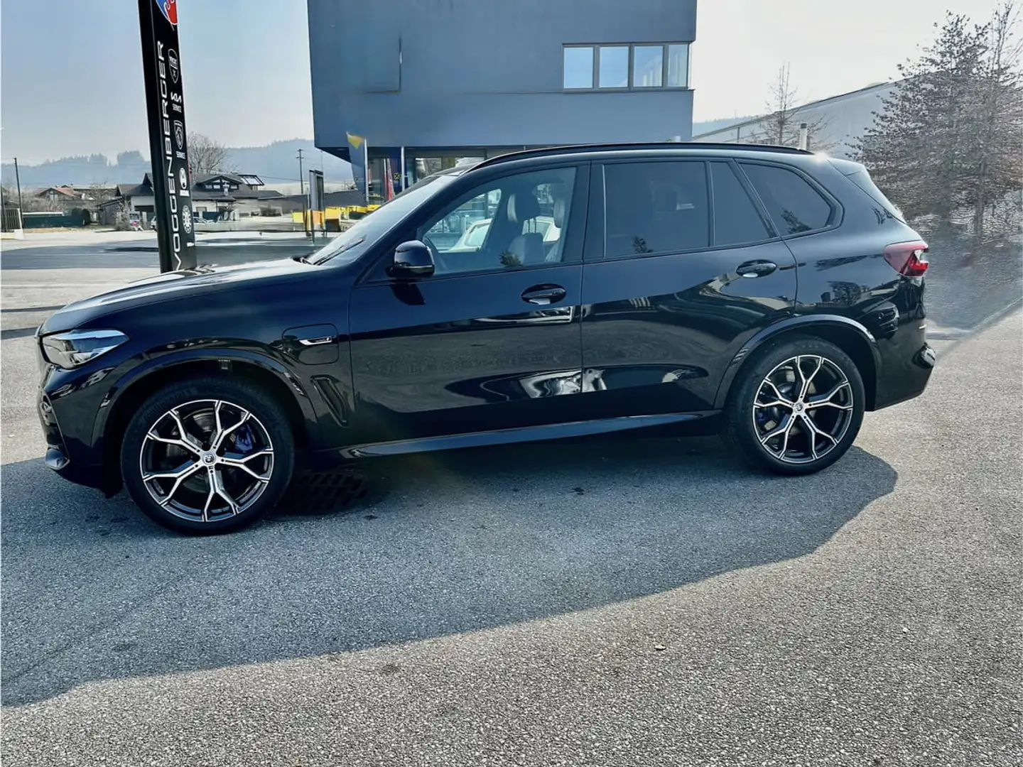 BMW X5 xDrive 45e M Sport Schwarz - 2