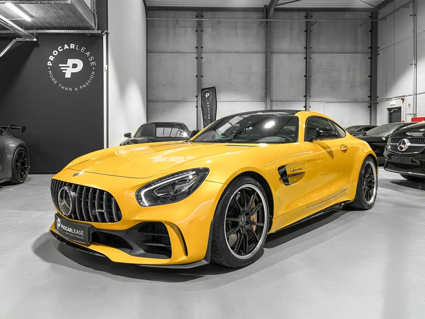 Mercedes-Benz AMG GT R TRACK PACK / RECARO/ SOLARBREAM YELLOW Jaune - 1