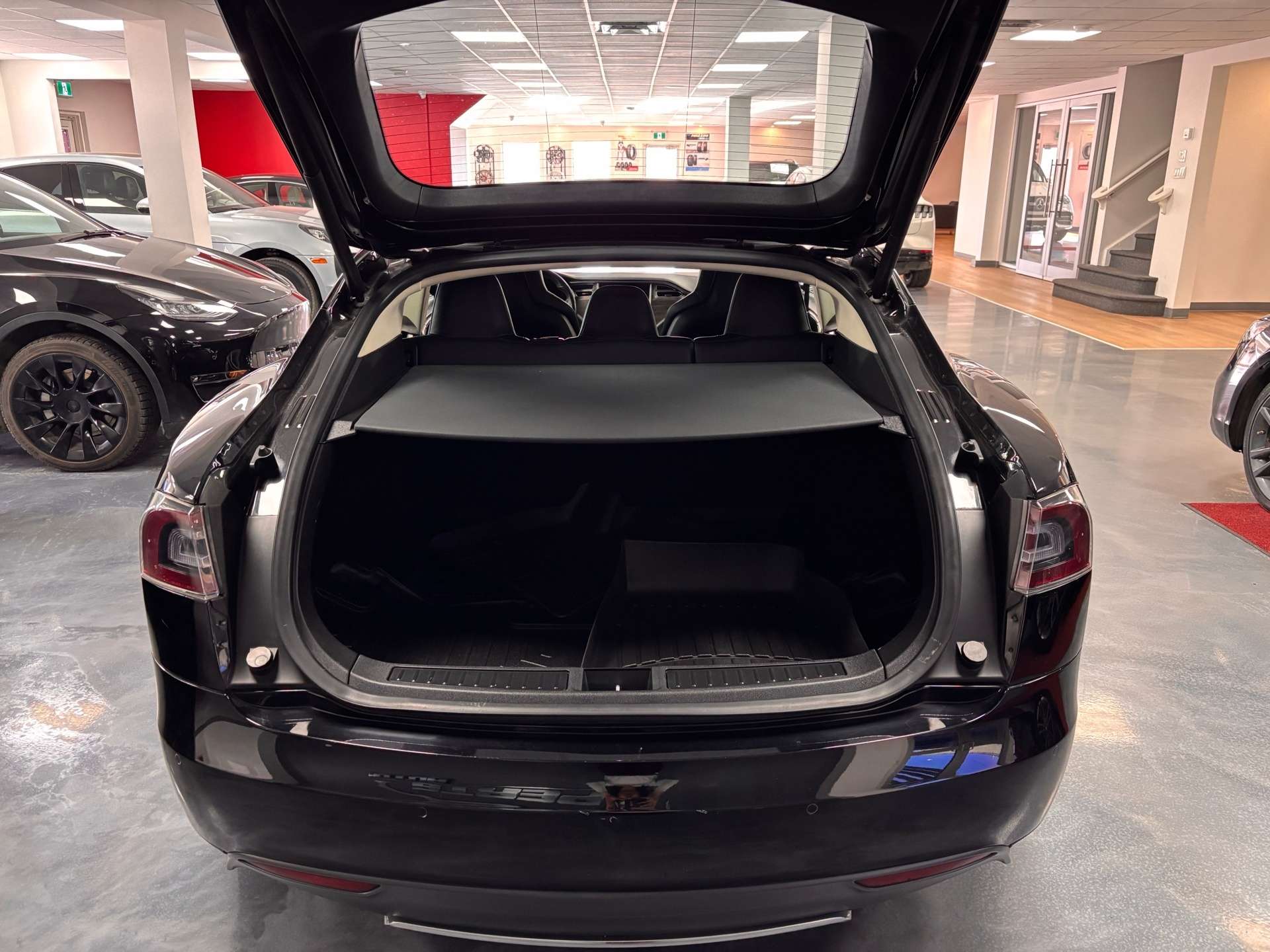 2014 Tesla Model S 85 RWD thumb 16