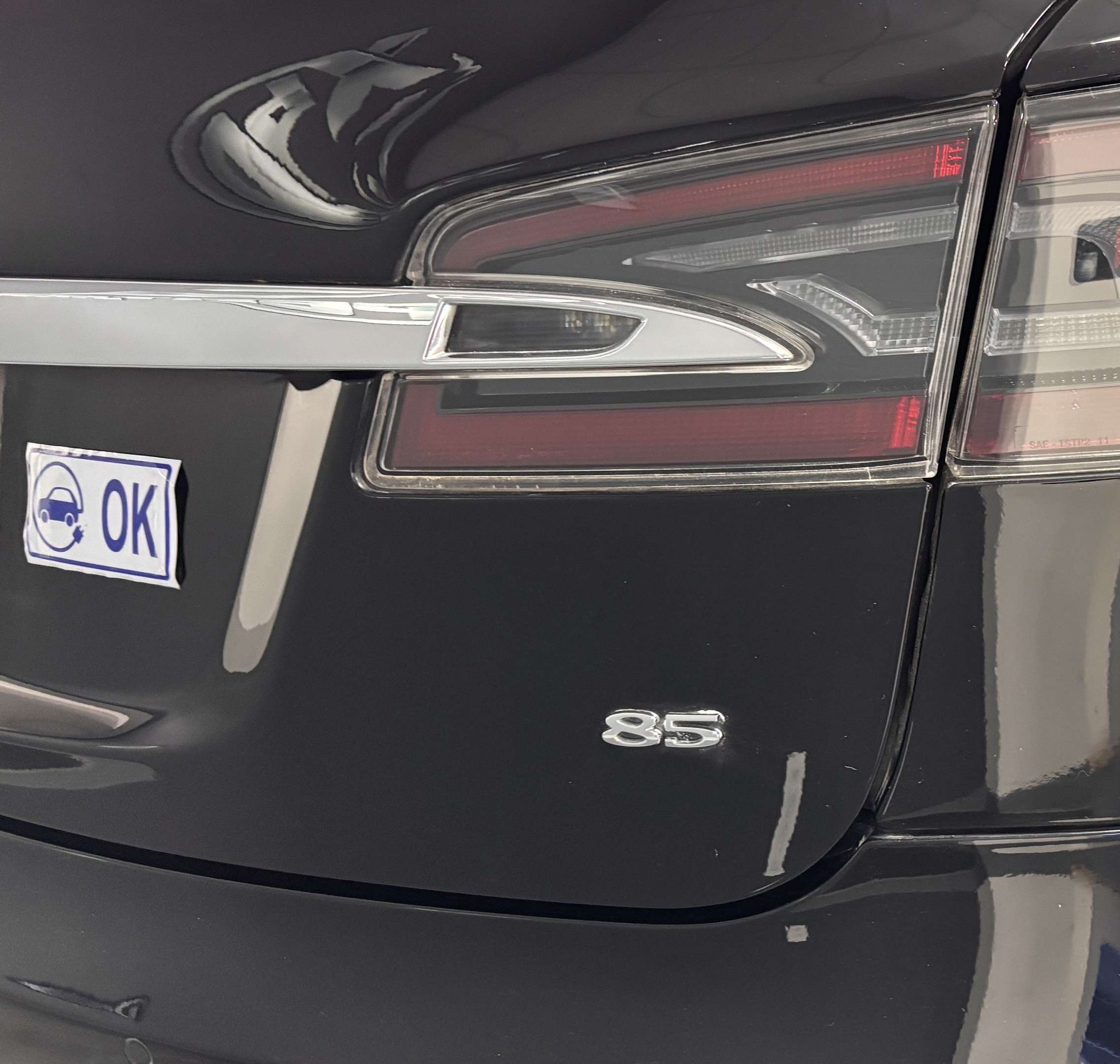 2014 Tesla Model S 85 RWD thumb 31