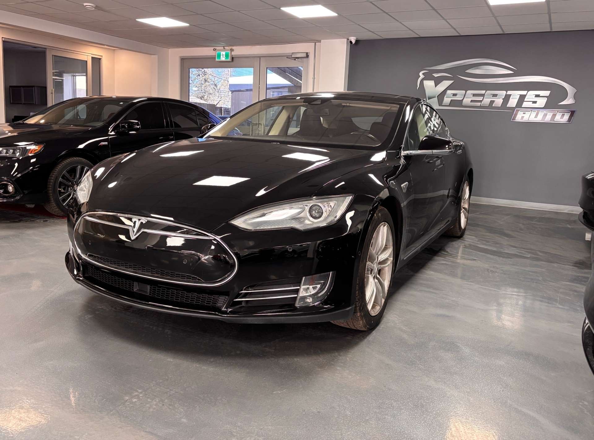 2014 Tesla Model S 85 RWD thumb 7