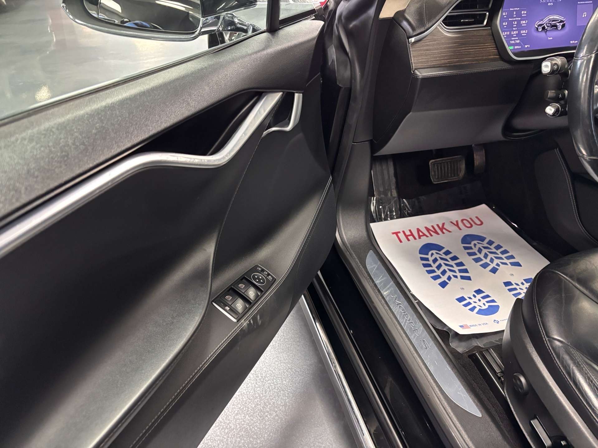 2014 Tesla Model S 85 RWD thumb 9