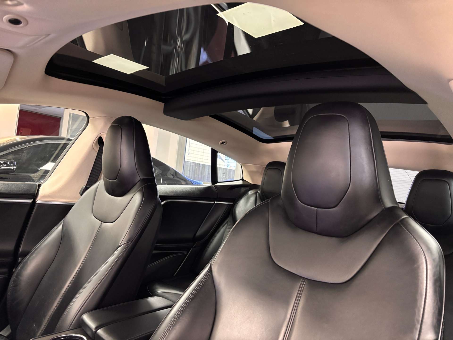 2014 Tesla Model S 85 RWD thumb 12