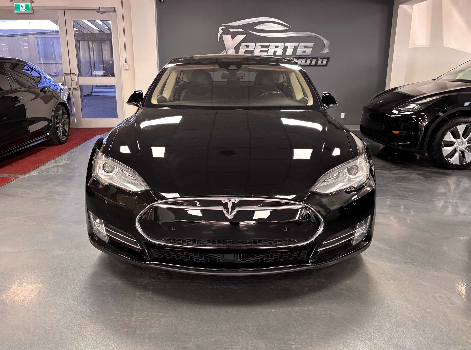 2014 Tesla Model S 85 RWD thumb 8