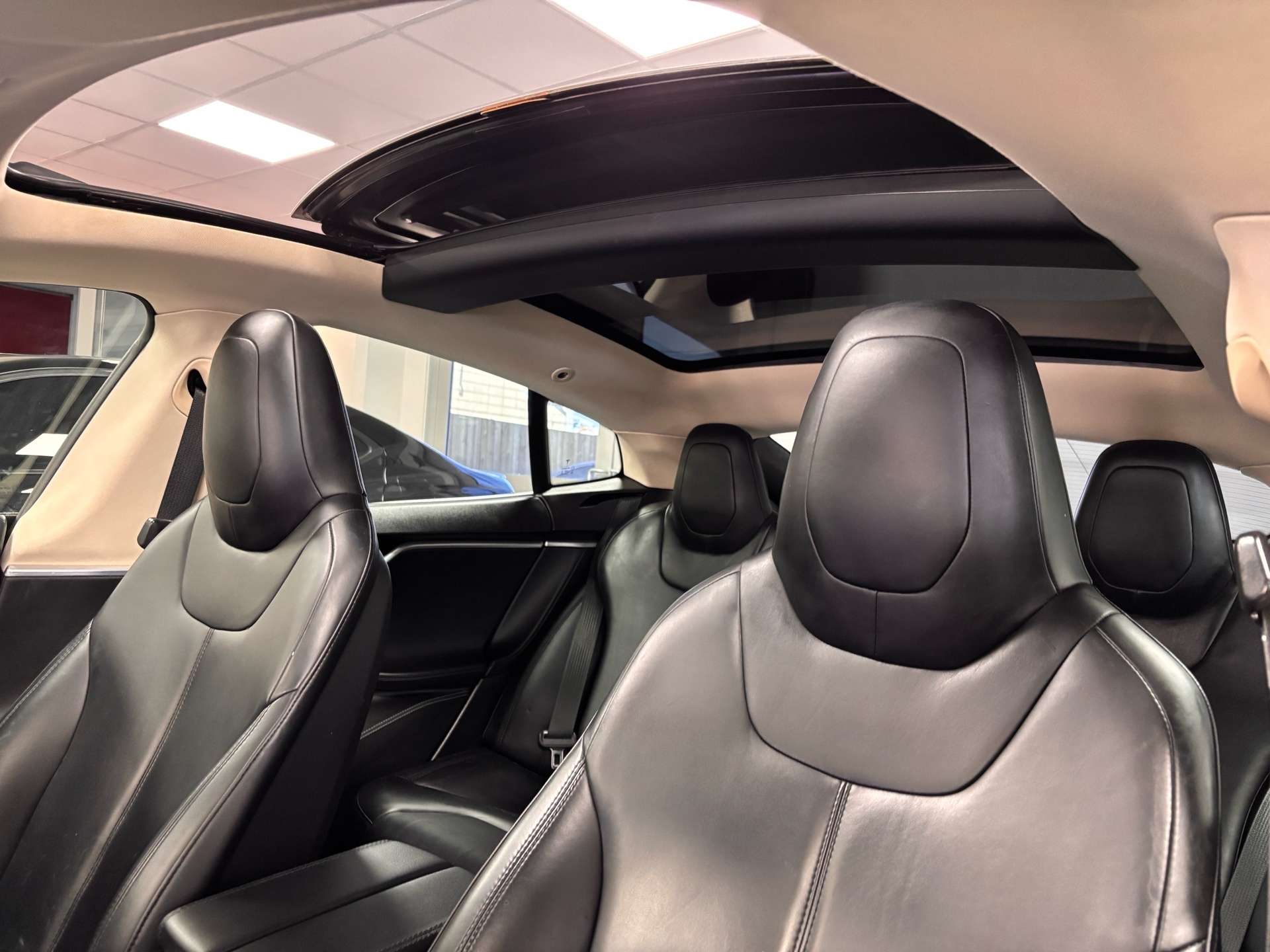 2014 Tesla Model S 85 RWD thumb 13