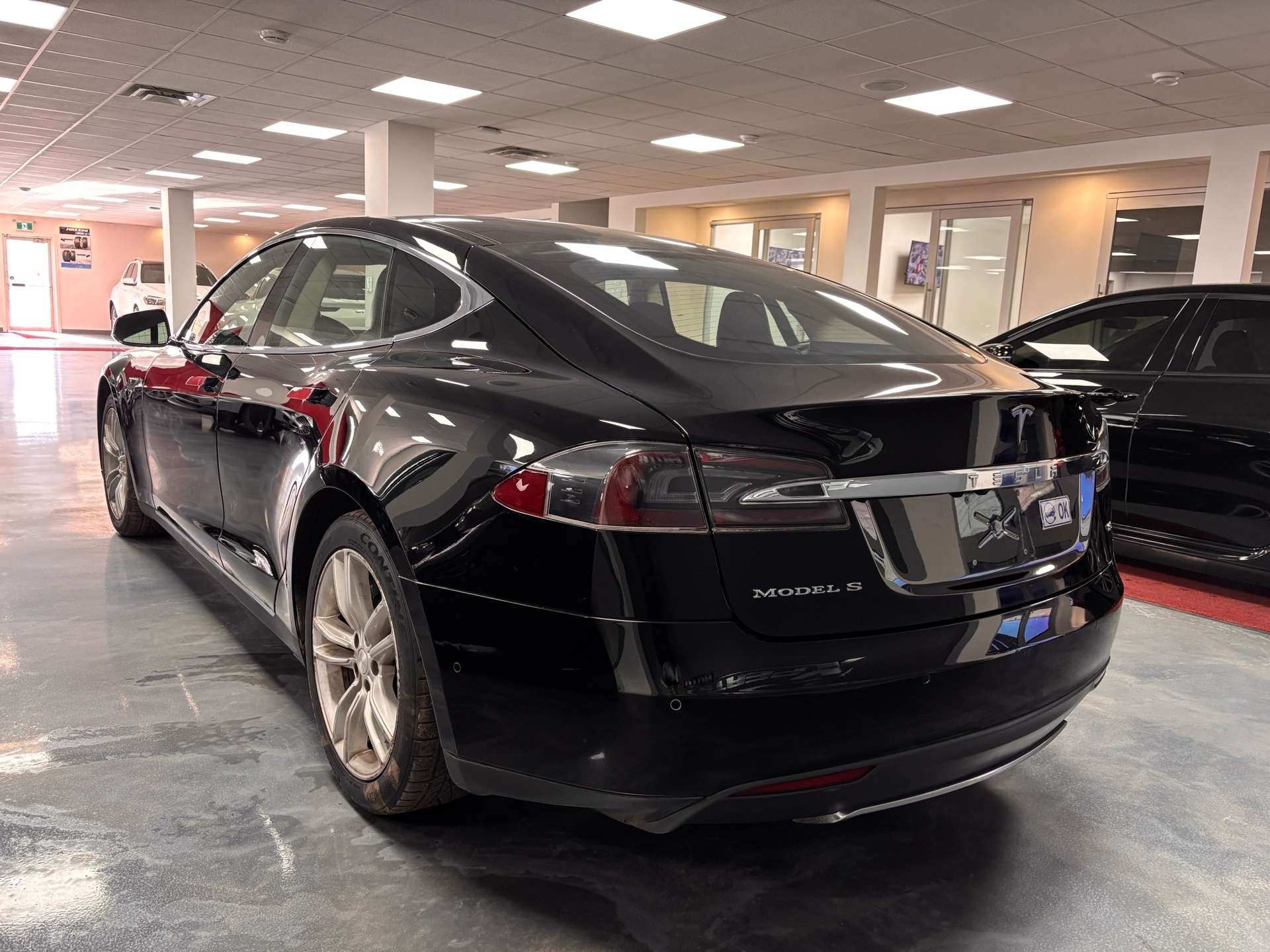 2014 Tesla Model S 85 RWD thumb 6