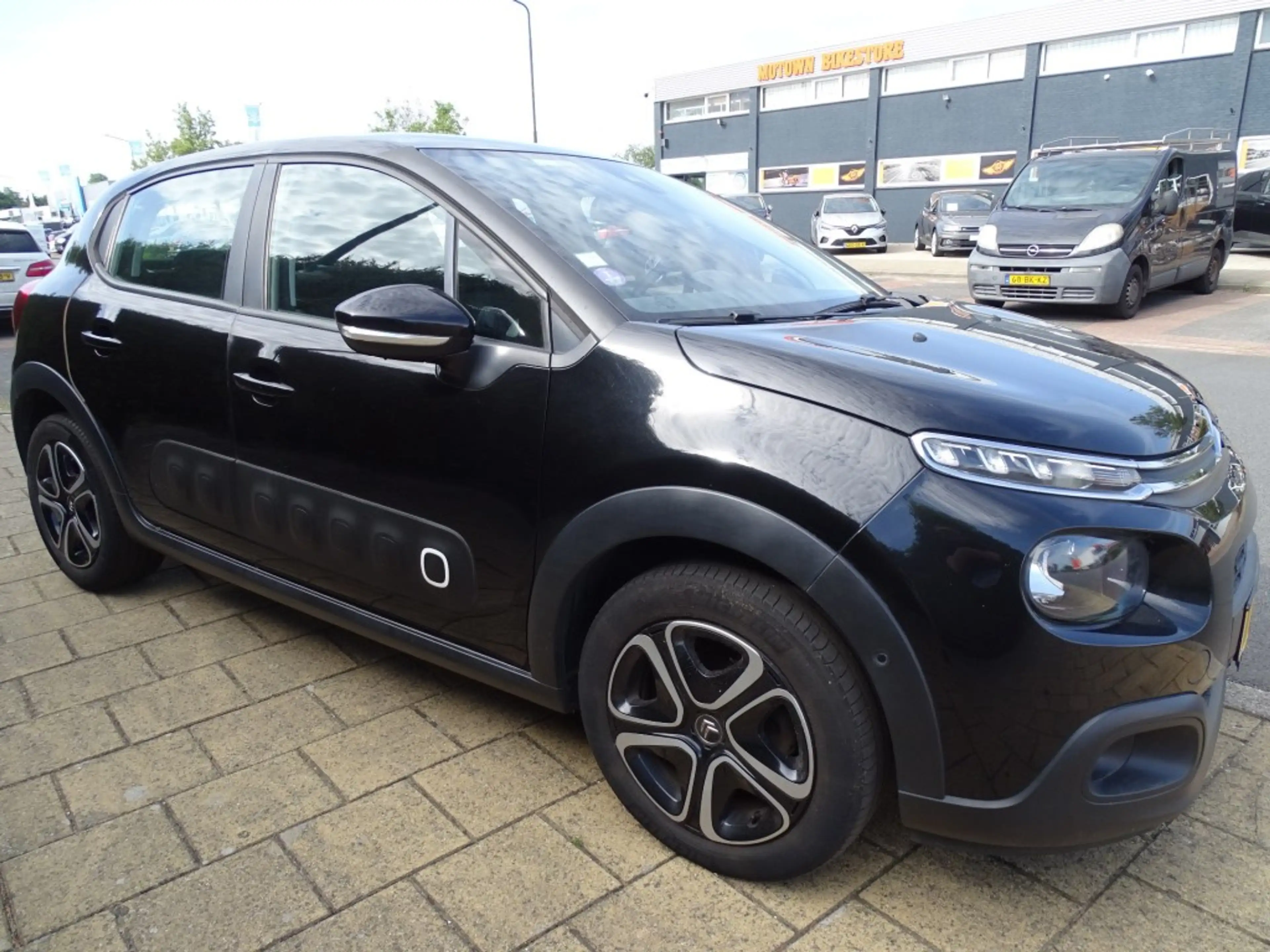 Citroen C3 1.2 PT SHINE-Automaat-Clima-Navi-Media-Blth-Pano — photo 4