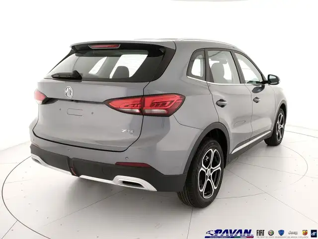 MG ZS view 3