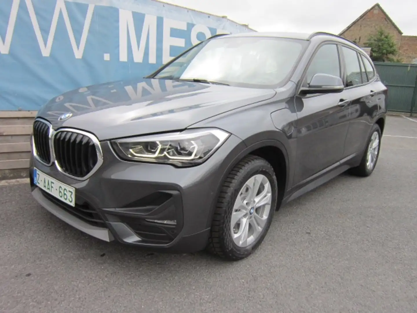 BMW X1 2.5eA Xdrive PROF NAVI + DAB + TREKHAAK + LED Gris - 2