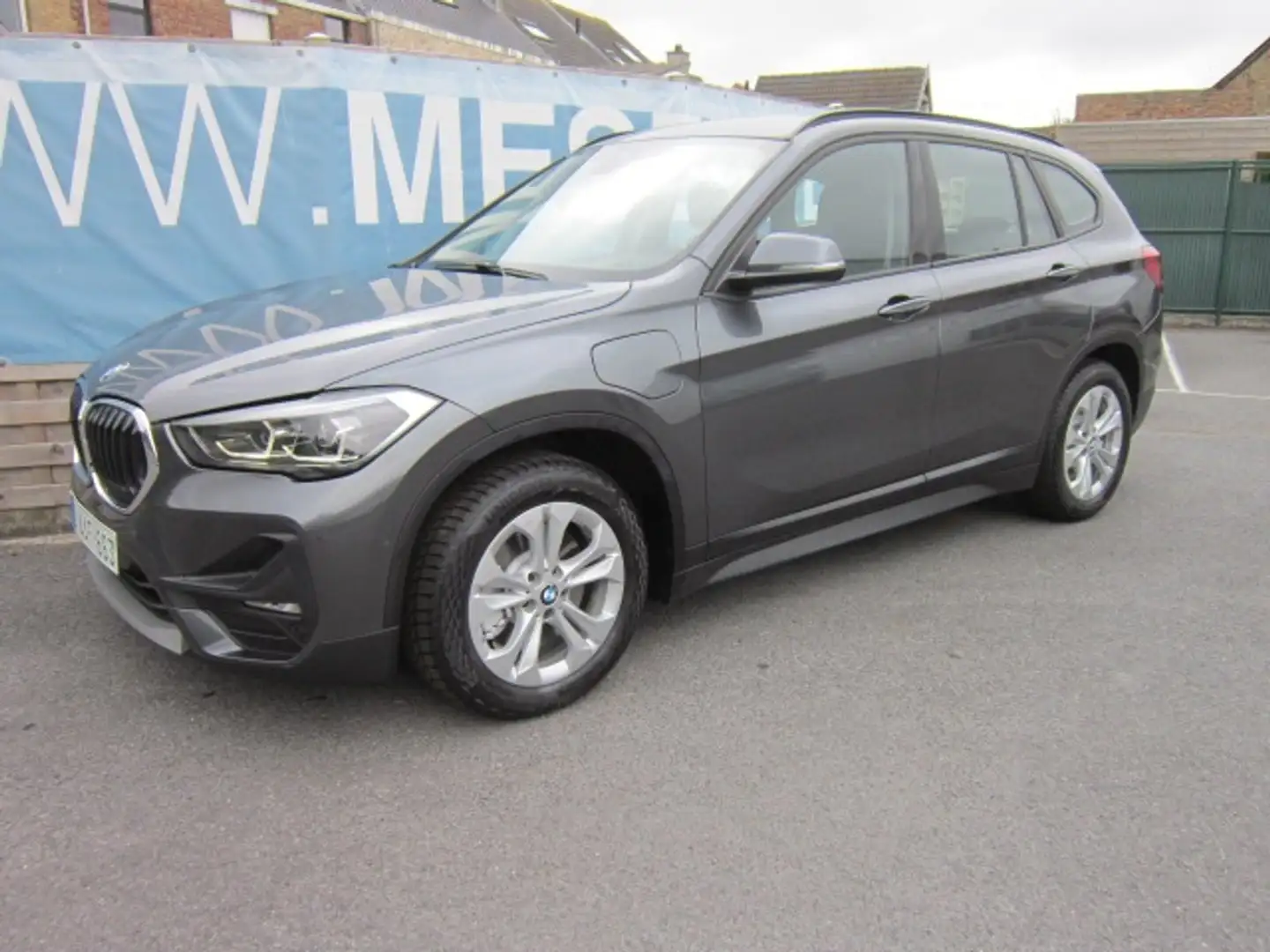 BMW X1 2.5eA Xdrive PROF NAVI + DAB + TREKHAAK + LED Gris - 1