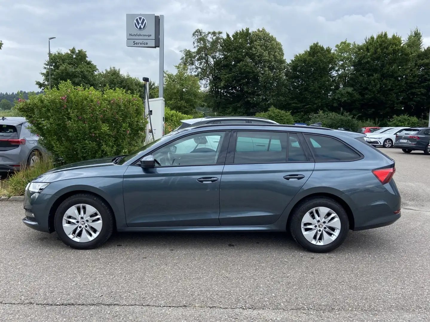 Skoda Octavia Combi 2.0 TDI DSG Ambition AHK+KOMFORTSI Grau - 2