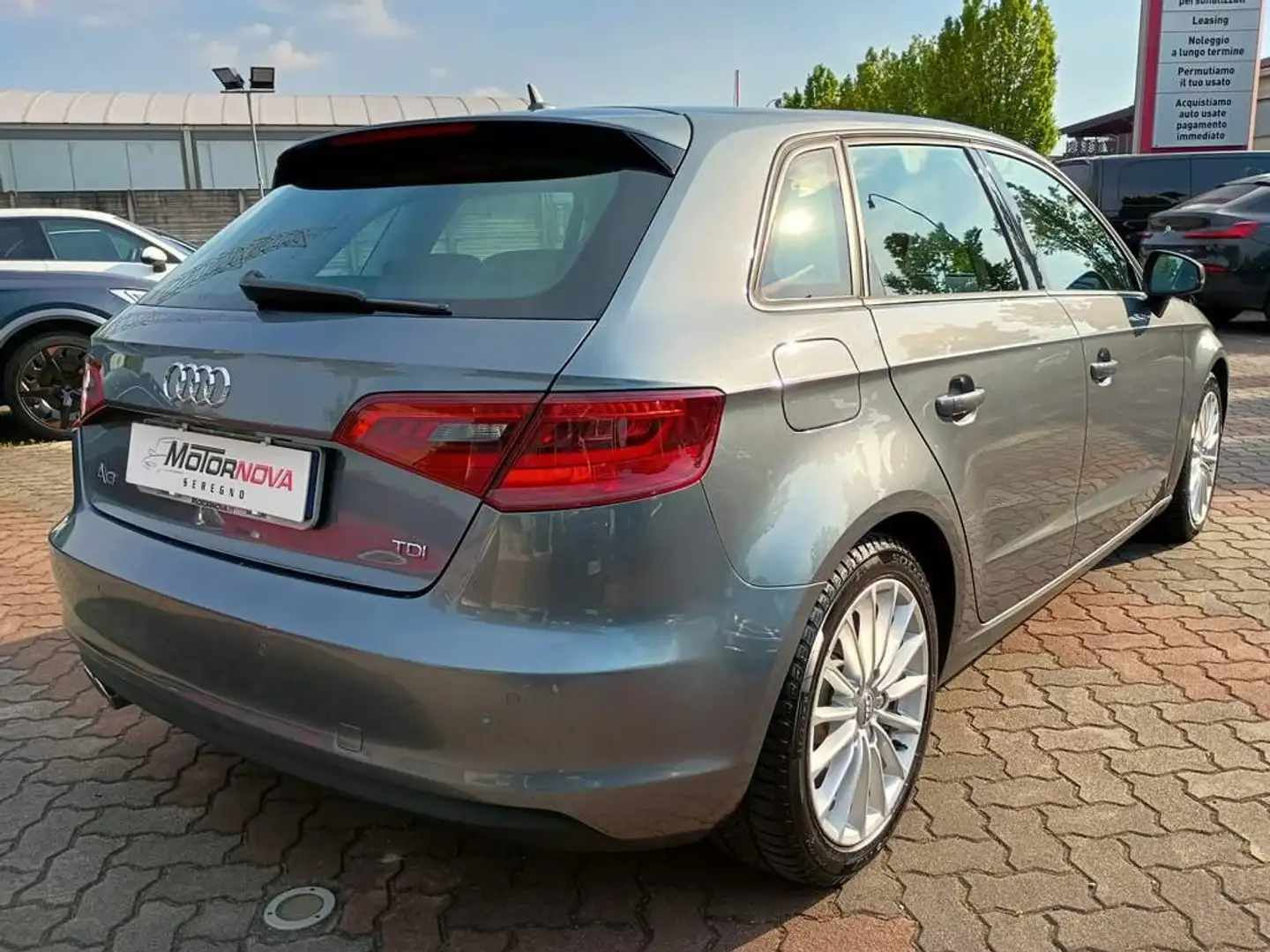Audi A3 Sportback 2.0 tdi Ambition Šedá - 2