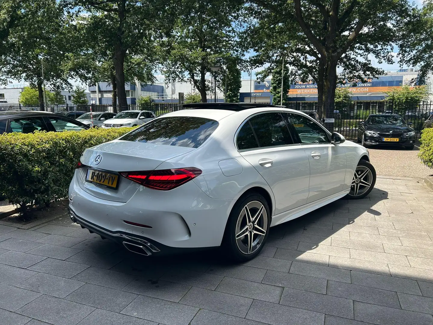 Mercedes-Benz C 300 e AMG Line | WORDT VERWACHT | PANORAMADAK | ACHTER Wit - 2