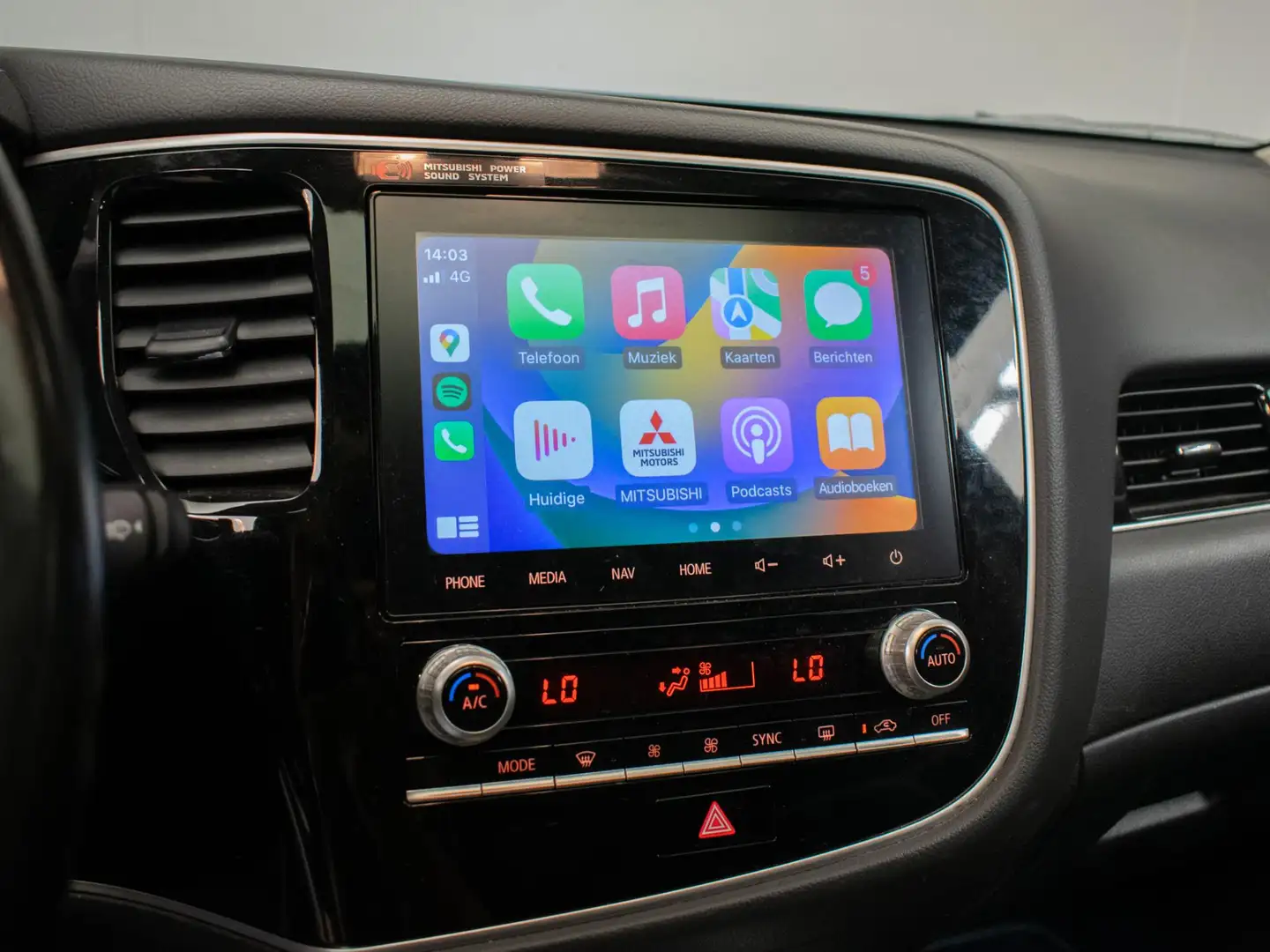 Mitsubishi Outlander 2.4 PHEV Instyle+ Sport (PANORAMADAK,APPLE CARPLAY Bianco - 2