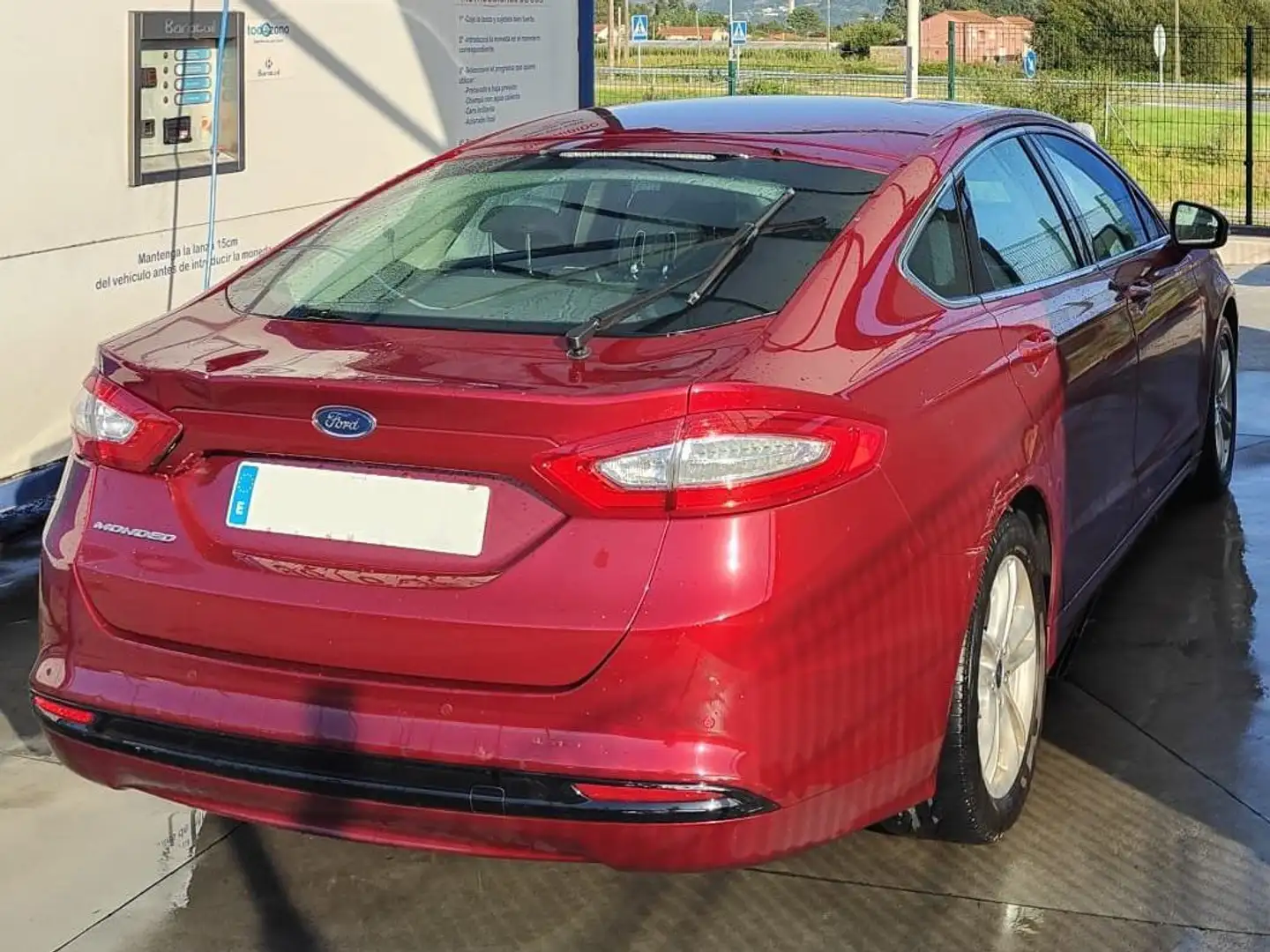 Ford Mondeo Mondeo 2.0TDCI Titanium AWD 150 Titanium Red - 2