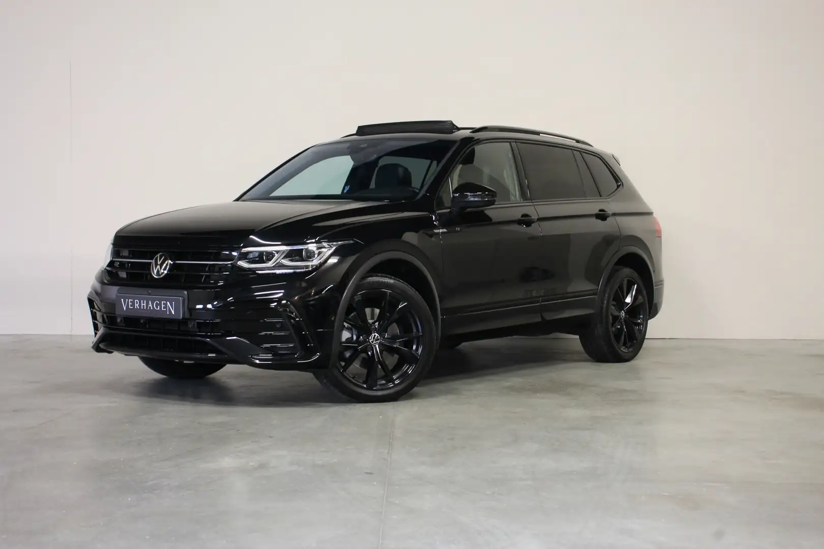Volkswagen Tiguan Allspace 7p 2.0 TSI Black Style Leer Pano Trekhaak 4motion Zwart - 1