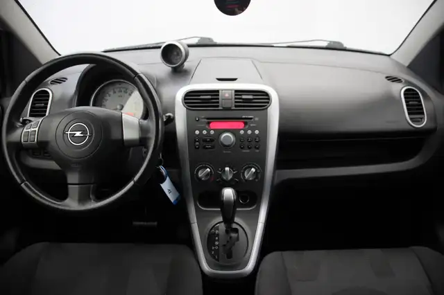 Opel Agila view 2