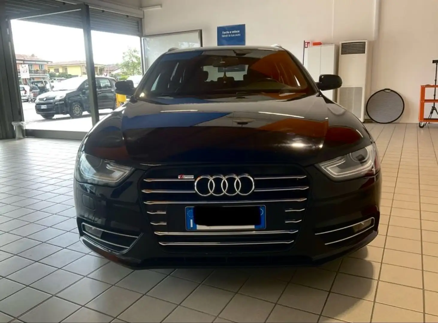 Audi A4 Avant 2.0 tdi Ambiente 143cv S LINE Nero - 2