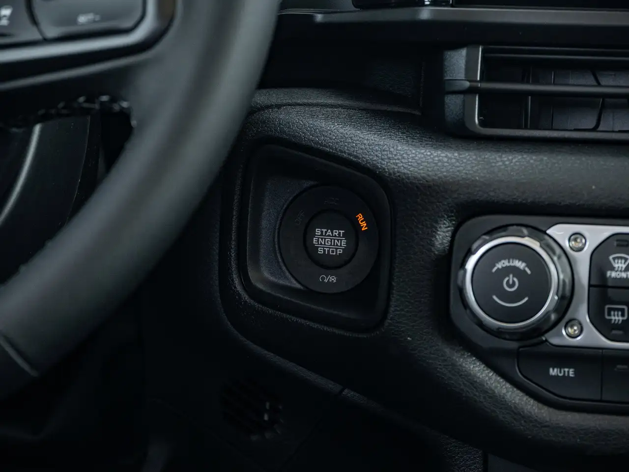 Jeep Gladiator снимка Jeep Gladiator