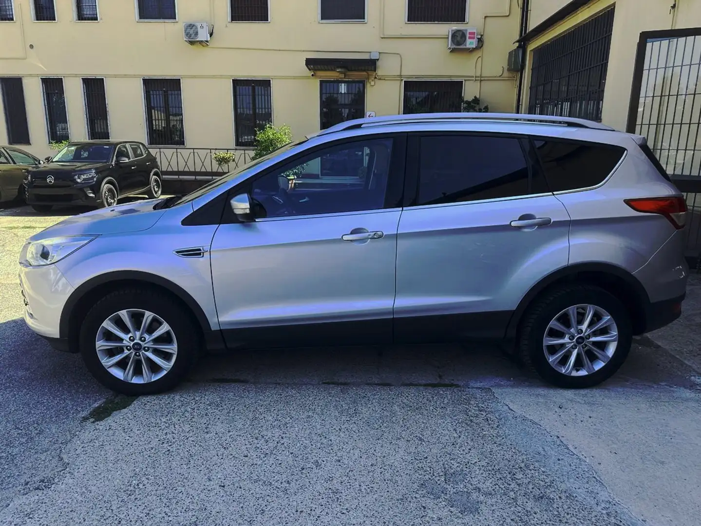 Ford Kuga 2.0 tdci Titanium 4wd 150CV GANCIO TRAINO Zilver - 2