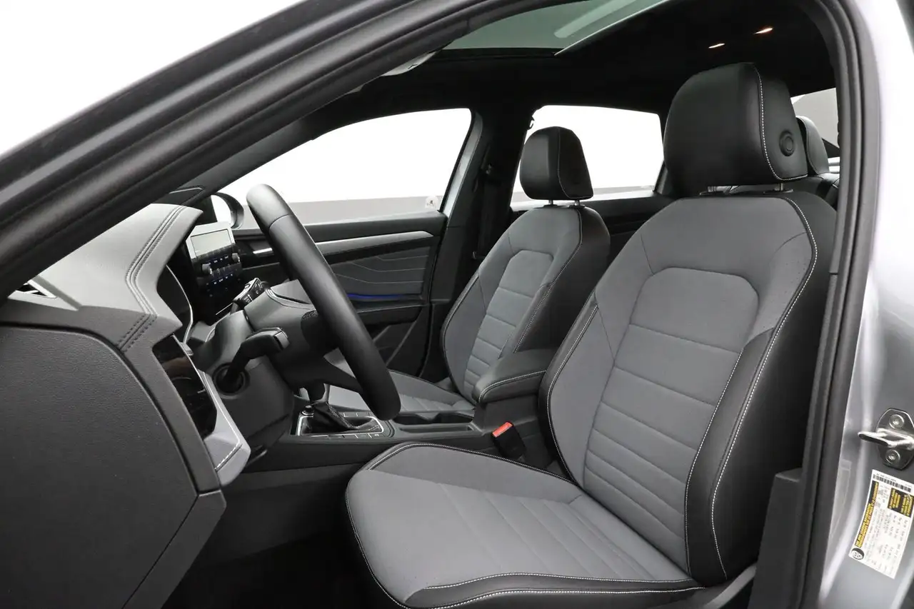 Volkswagen Jetta снимка Volkswagen Jetta