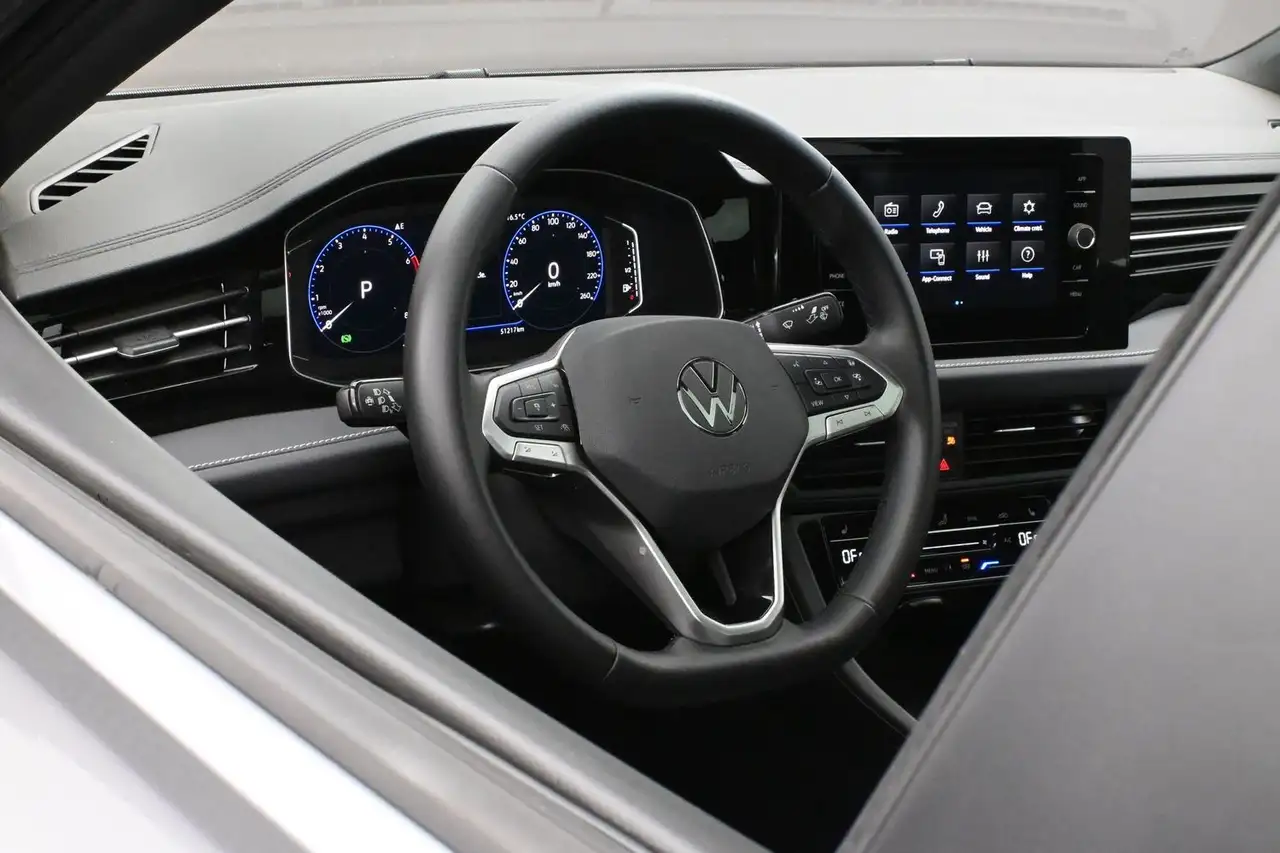 Volkswagen Jetta снимка Volkswagen Jetta