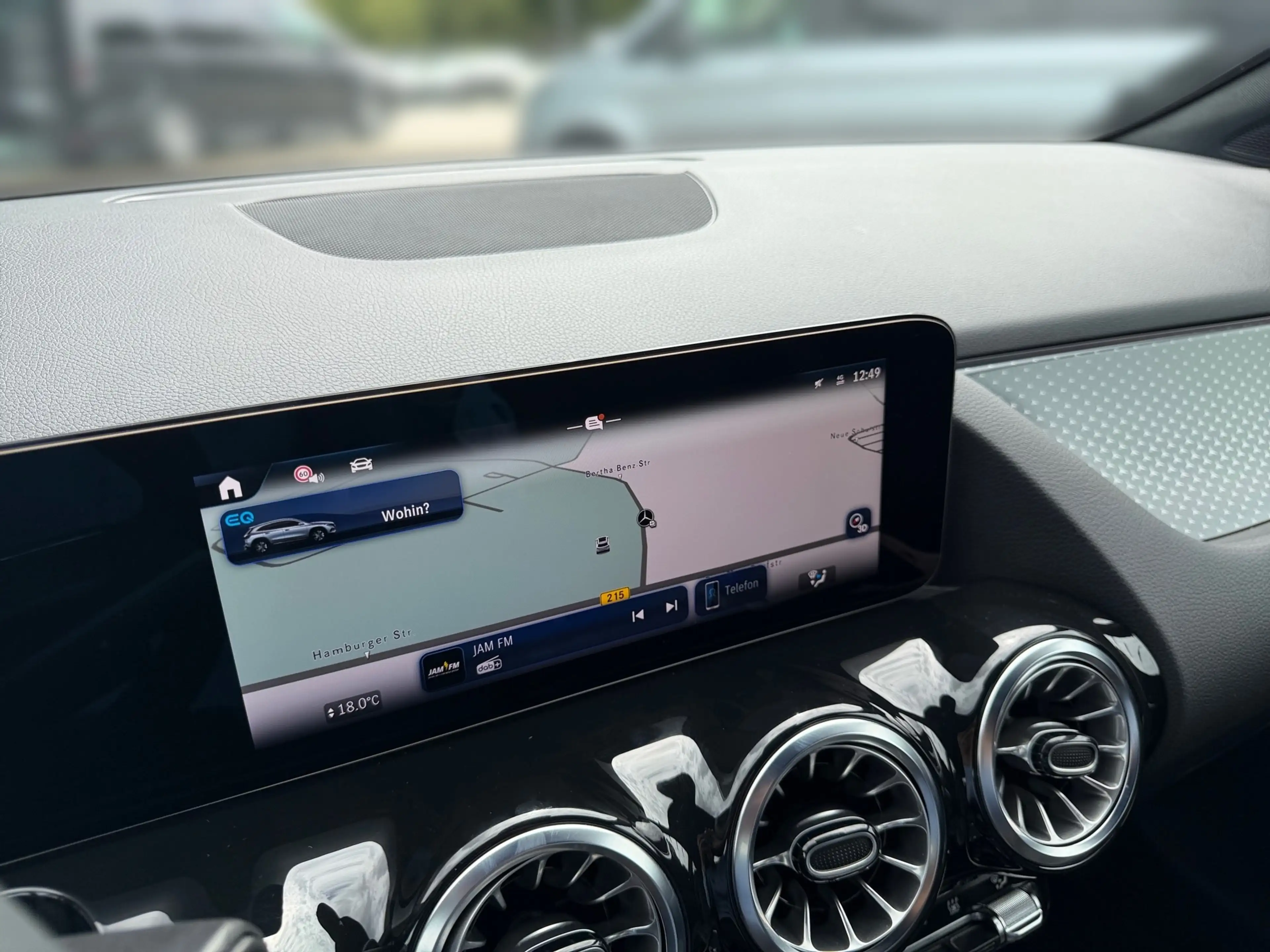 Mercedes-Benz EQA 250 + Progressive Adv.+SHZ+Kam+LED+Navi+PTS+ — photo 12