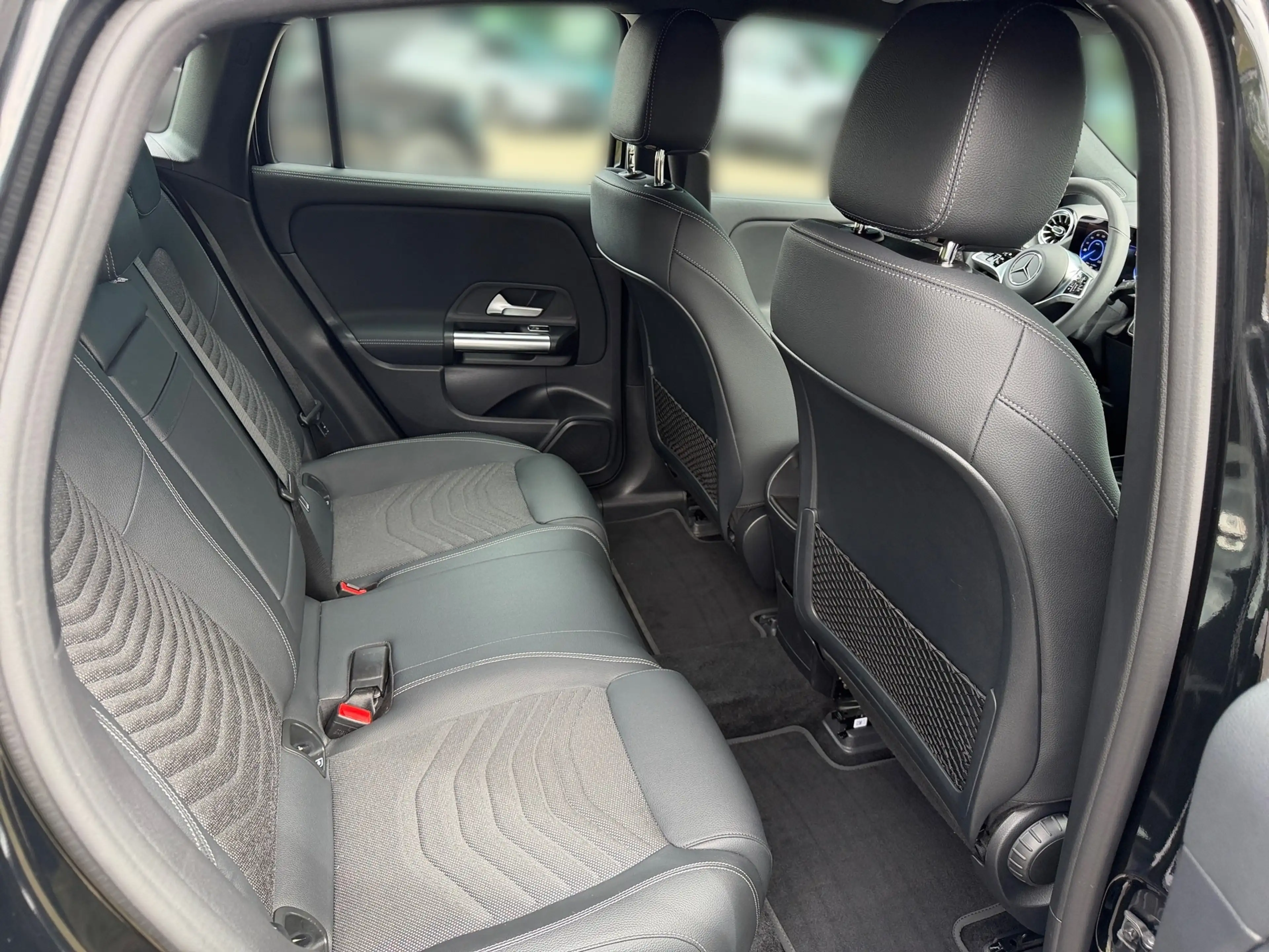 Mercedes-Benz EQA 250 + Progressive Adv.+SHZ+Kam+LED+Navi+PTS+ — photo 11