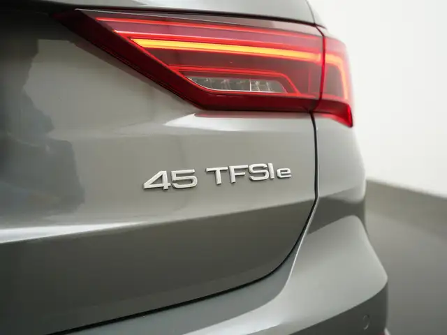 Audi Q3 view 28